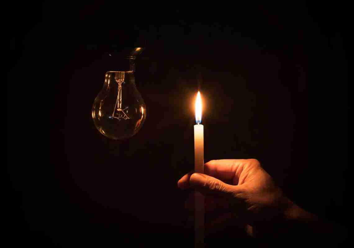 Oscilações de energia em Santa Quitéria provocam prejuízos e reacendem críticas à Enel